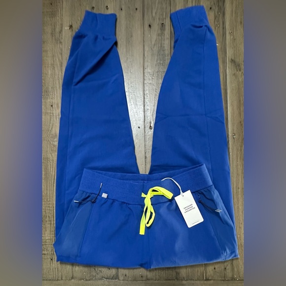NWT FIGS Women’s Boston Slim Jogger Scrub Pants - XS - Electric Blue - Picture 3 of 9